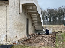 Die alte Holzterrasse ist abgebaut und Baufreiheit für den Neubau geschaffen. Fotos: Klaus-Dieter Mollenhauer
