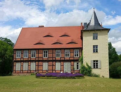 Das schmucke Briester Herrenhaus wurde im Stil des Spätbarocks errichtet.   Foto: Gartenträume Sachsen-Anhalt e.V.