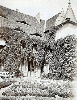 Ansicht der Terrasse des Herrenhauses auf einer Postkarte aus dem Jahr 1906