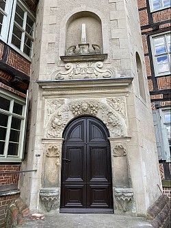 Eingangsportal zum Herrenhaus