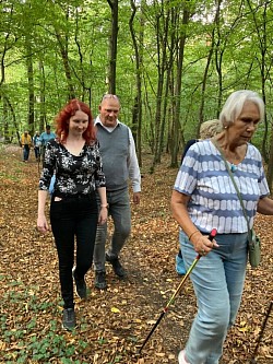 Entlang des ehemaligen Naturlehrpfades ging es auf Schusters Rappen von Tangerhütte nach Briest und zurück.