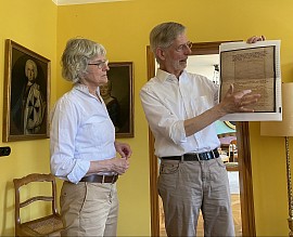 Dr. Beate Braun-Niehr und Prof. Dr. Klaus Niehr erläutern den Inhalt des von ihnen entdeckten Pergaments.